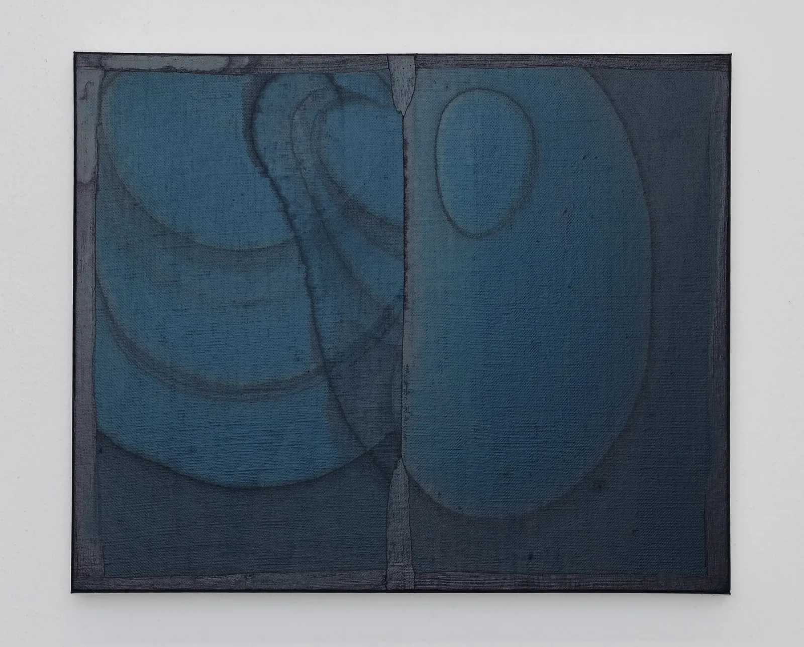 Antonio Catelani, Abwesenheiten in preuBisch blau, 2019. Oil on canvas · 31 × 38 cm