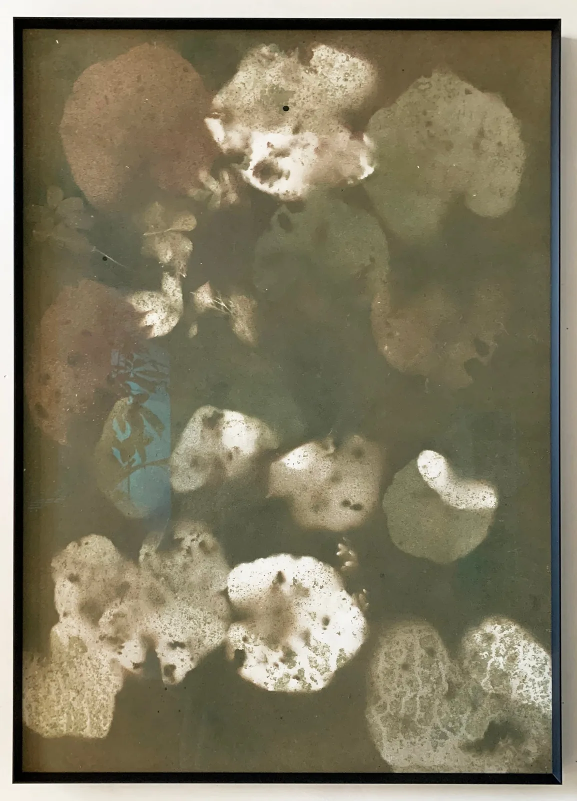 Linda Carrara, Lo stagno, 2024. Acrylic and spray on paper · 70 × 50 cm