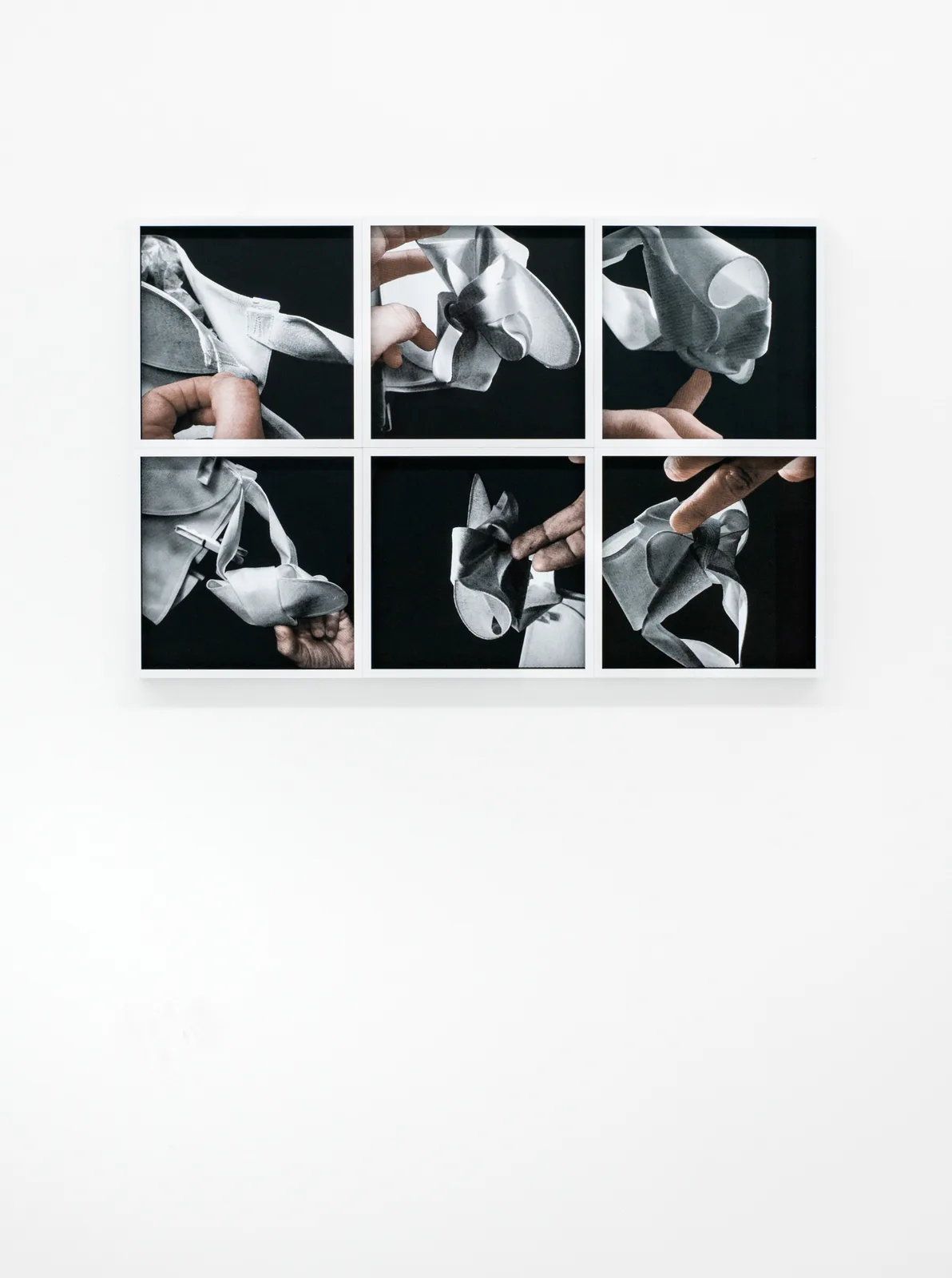 Morgaine Schäfer, gebunden, 2021. Silkscreen, framed · 25 × 25 cm