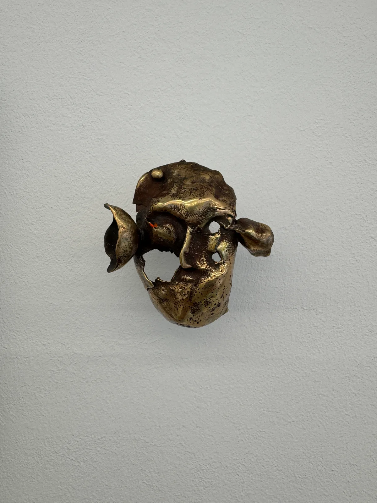 Mattia Barbieri, Waiting for the sun, 2025. Bronze · 7 × 7 × 7 cm