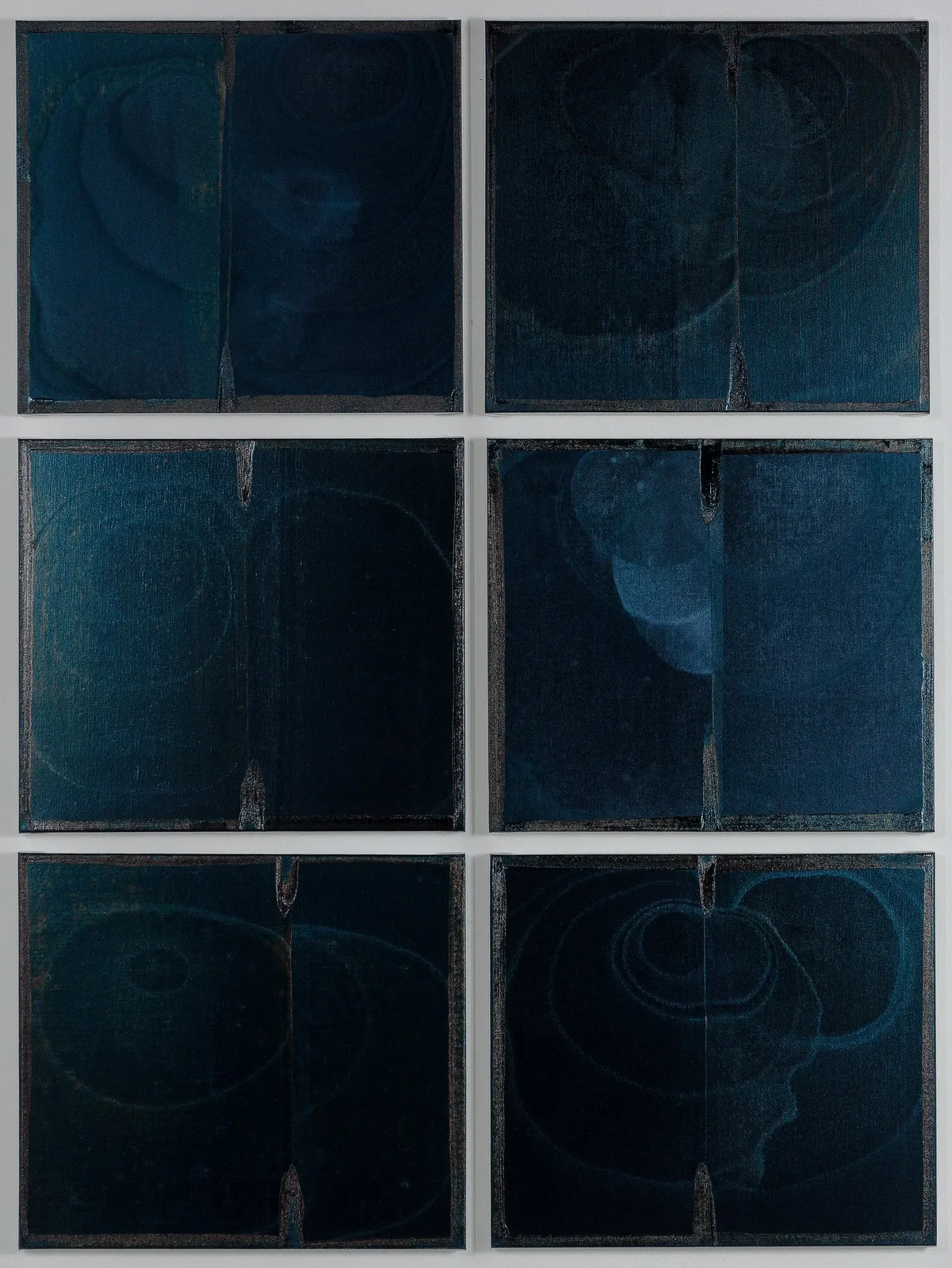 Antonio Catelani, Abwesenheiten in preuBisch blau, 2021. Oil on canvas - Polyptych · 113 × 84 cm