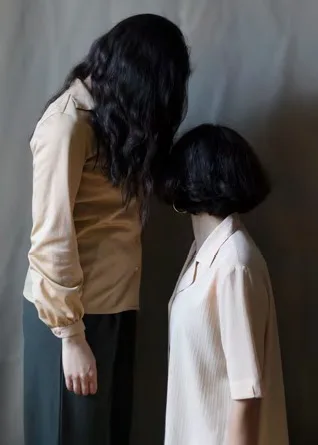 Cihan Çakmak, My sister and I, 2023. C-Print on Aludibond · 100 × 73 cm